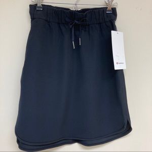 Lululemon On the Fly skirt black size 4 NWT